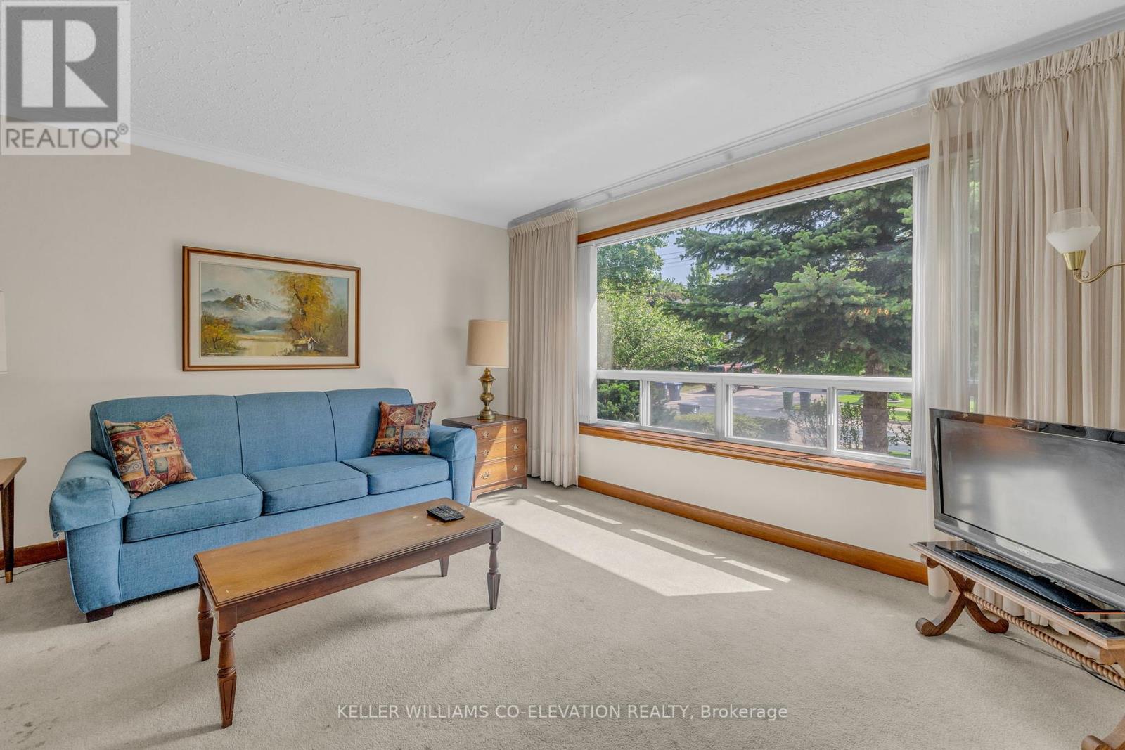 10 ROBINDALE AVENUE