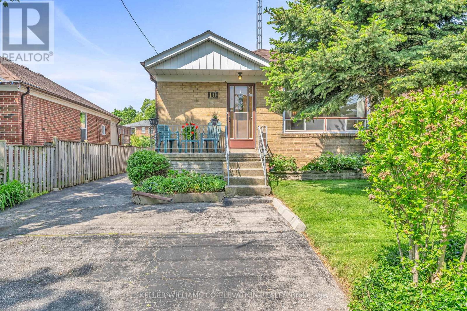 10 ROBINDALE AVENUE