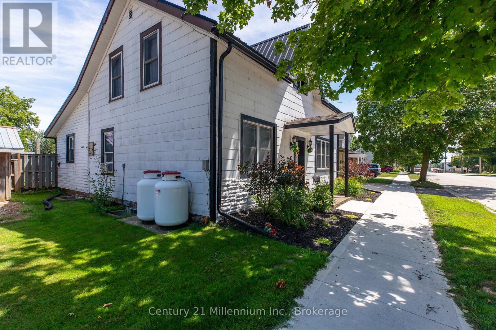 544 LOUISA STREET
