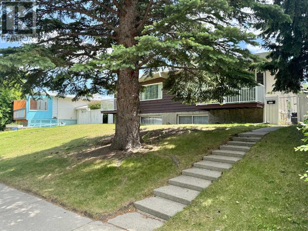 7331 & 7329 Huntertown Crescent NW