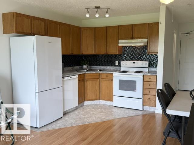 #210 70 WOODSMERE CL