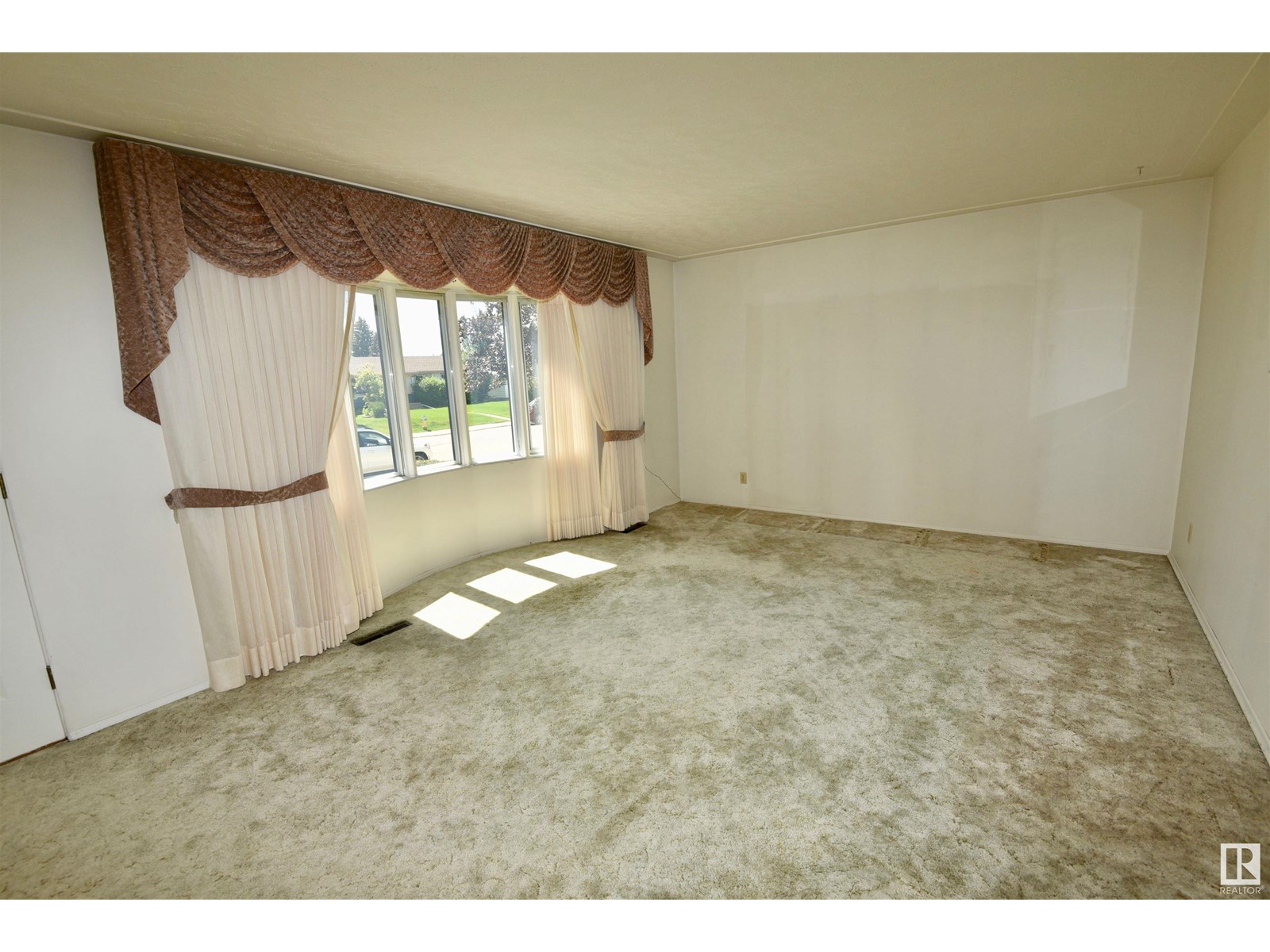5908 94B AV NW
