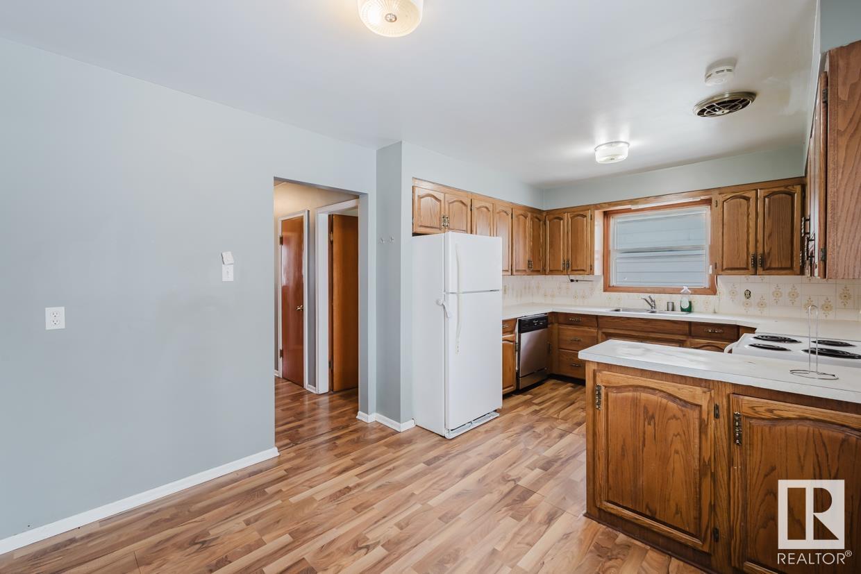 10454 78 AV NW