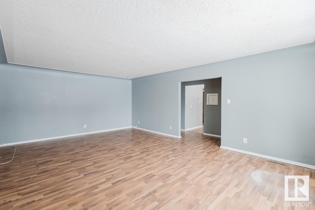 10454 78 AV NW