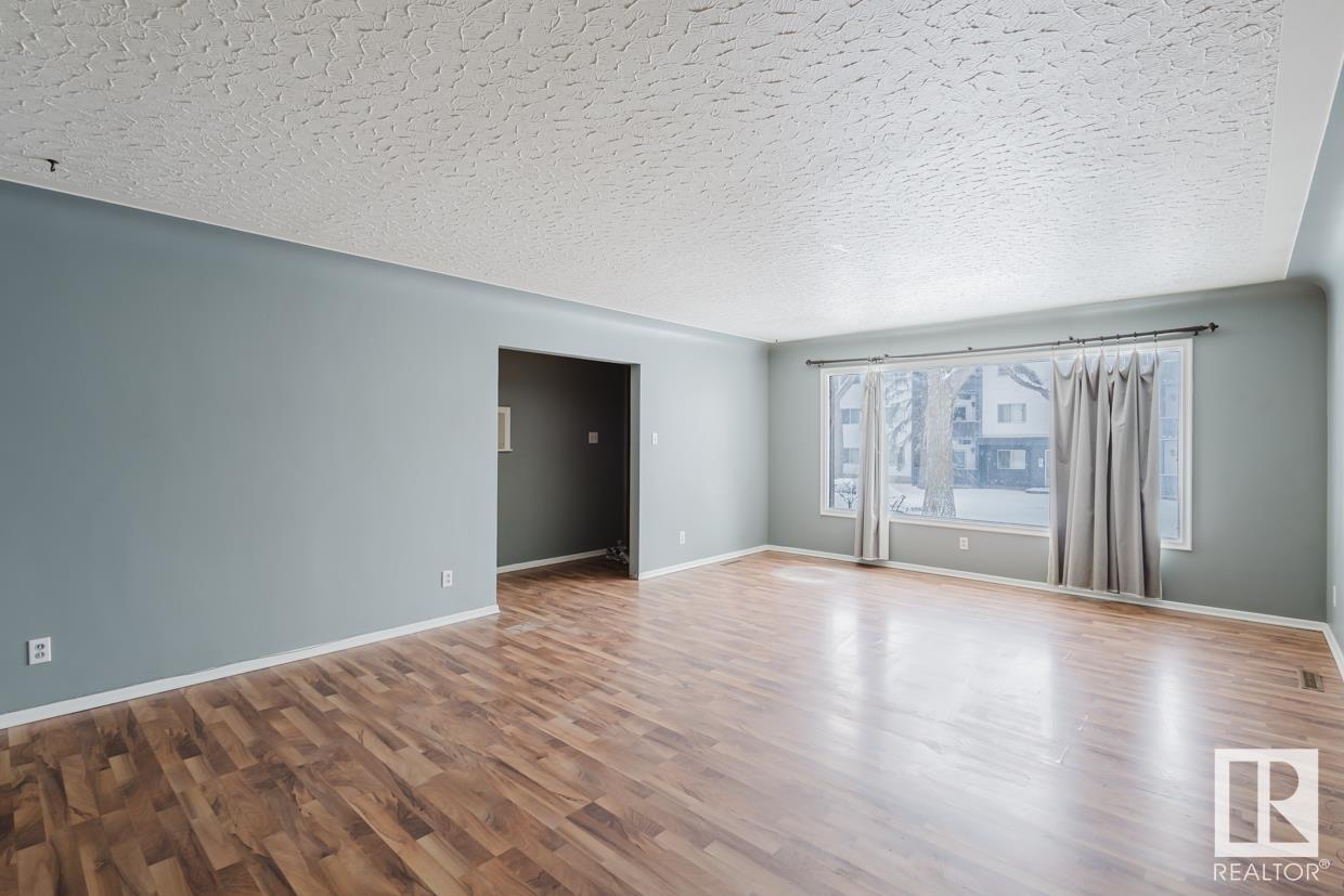 10454 78 AV NW