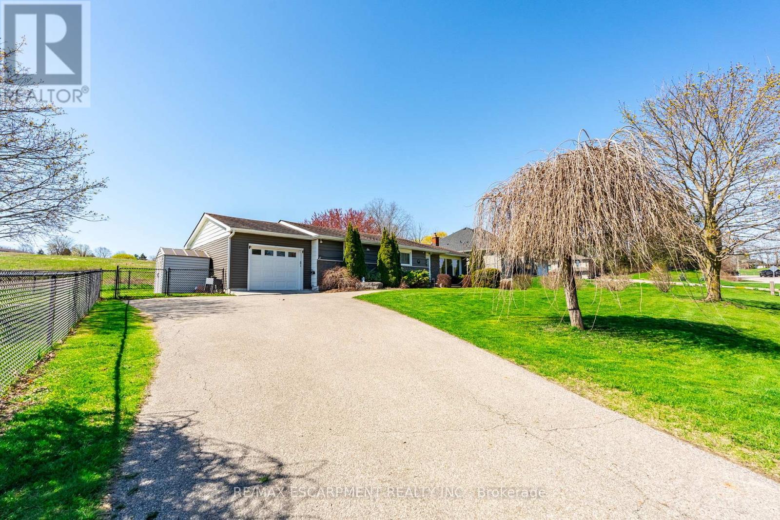 258 OAKHILL DRIVE
