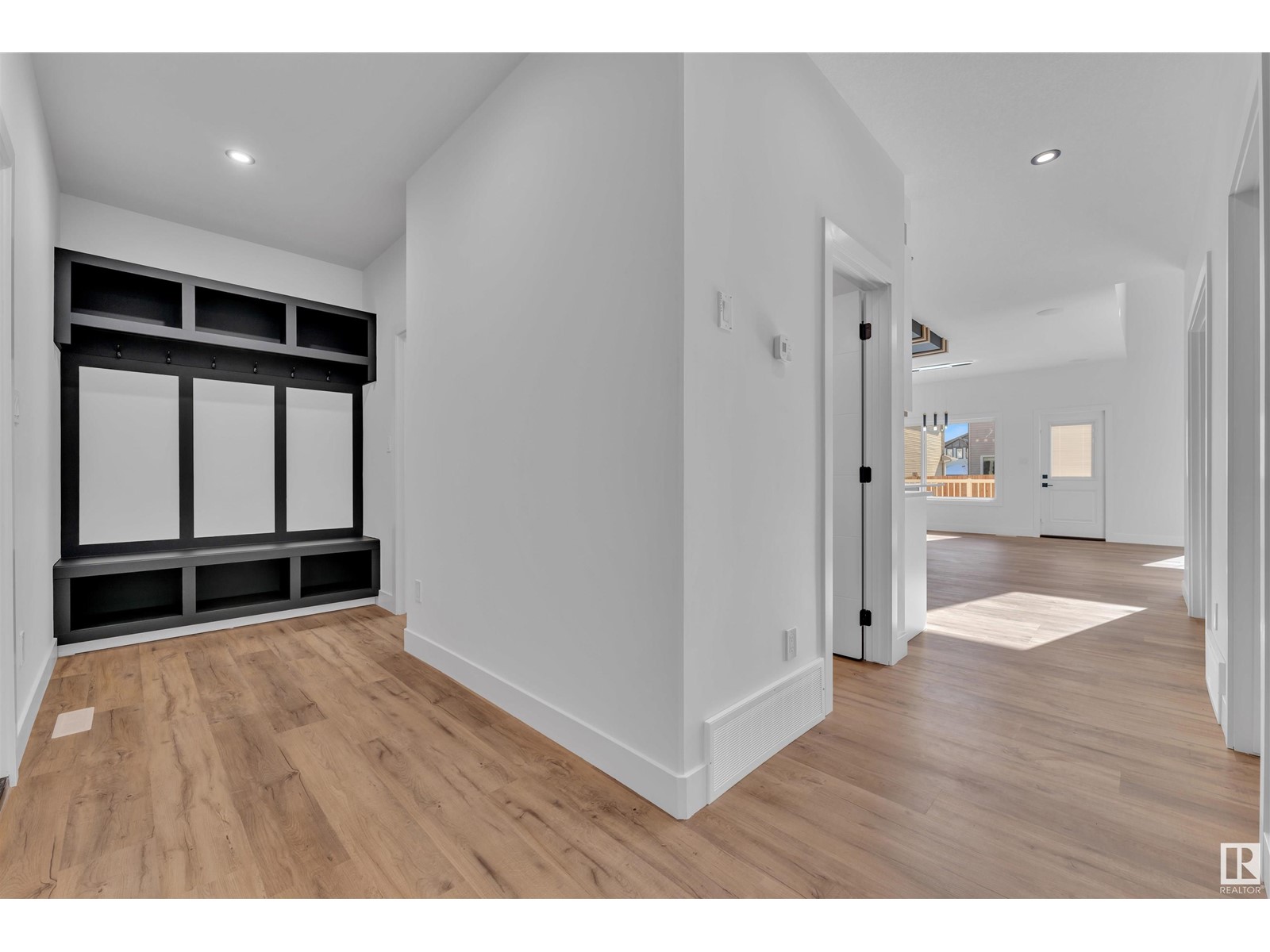 1052 SOUTH CREEK WD