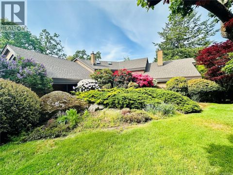 2761 Arbutus Rd Saanich BC V8N5X5