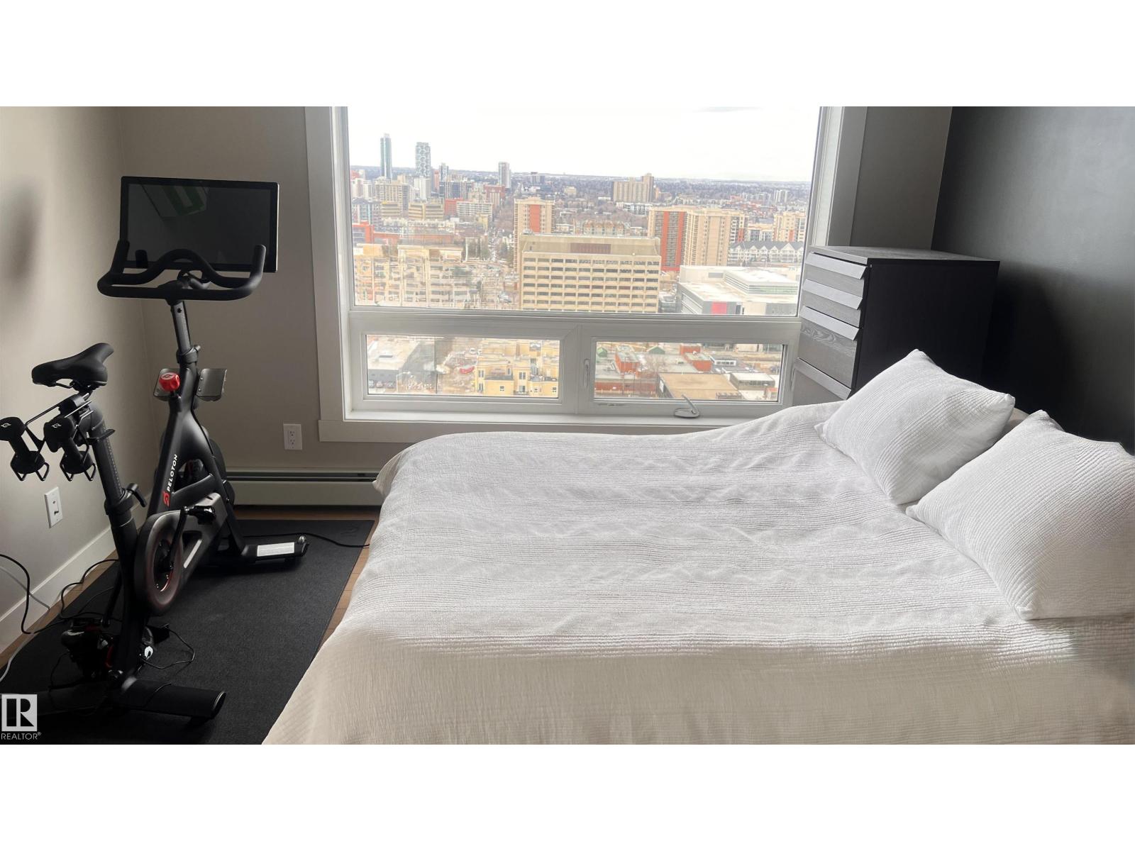 #2004 10410 102 AV NW