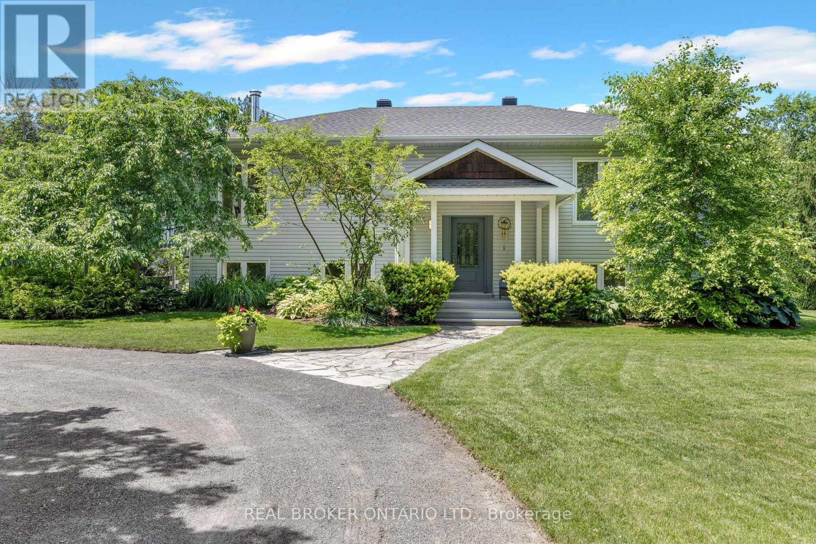 6550 RIDEAU VALLEY DRIVE N