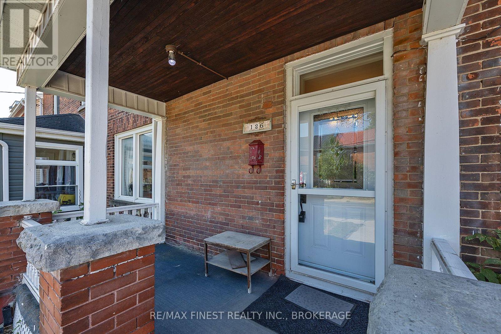 126 STEPHEN STREET