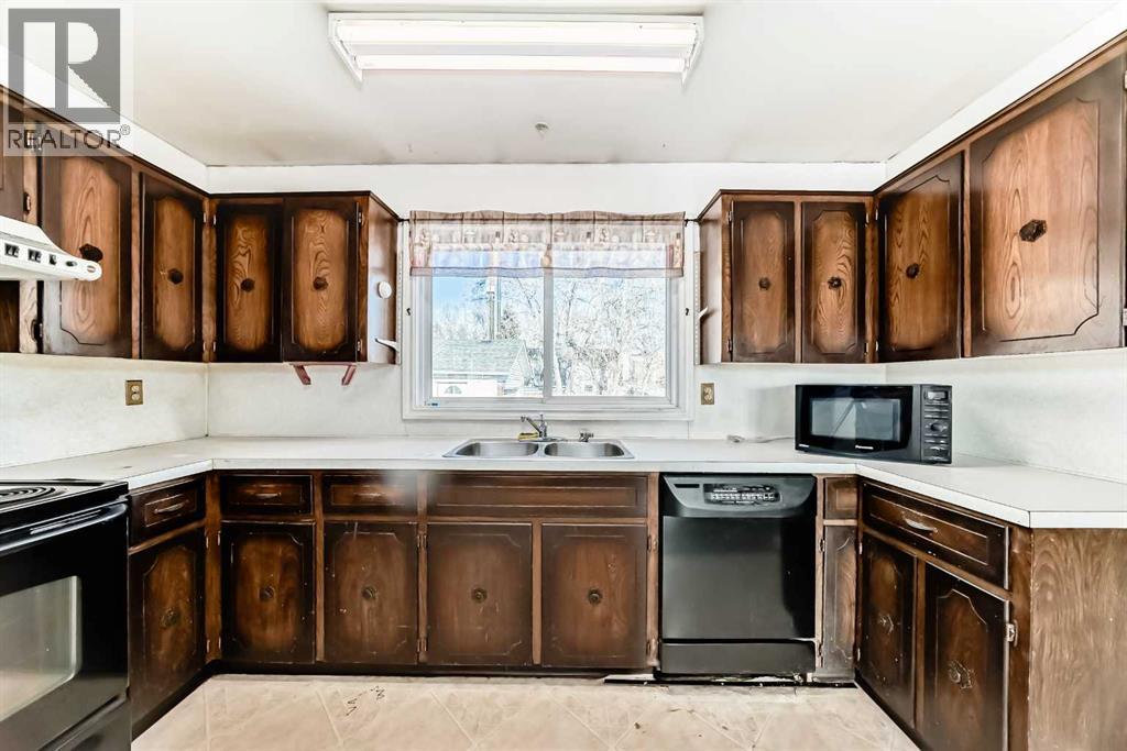 5439 Dalrymple Crescent NW