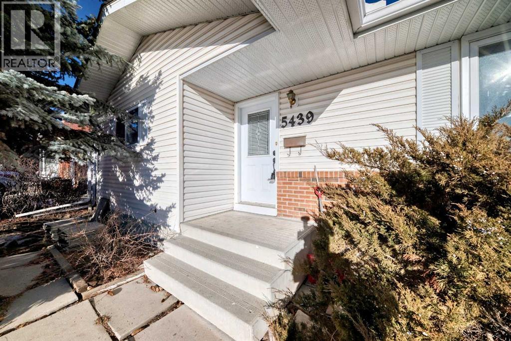 5439 Dalrymple Crescent NW