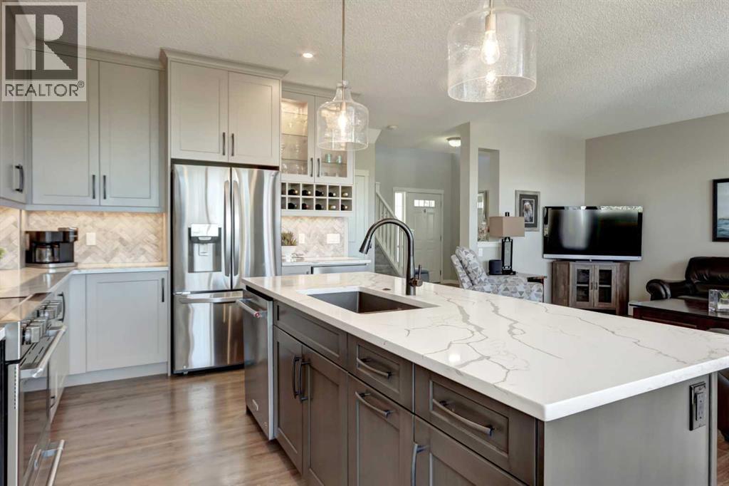 143 Cougarstone Court SW