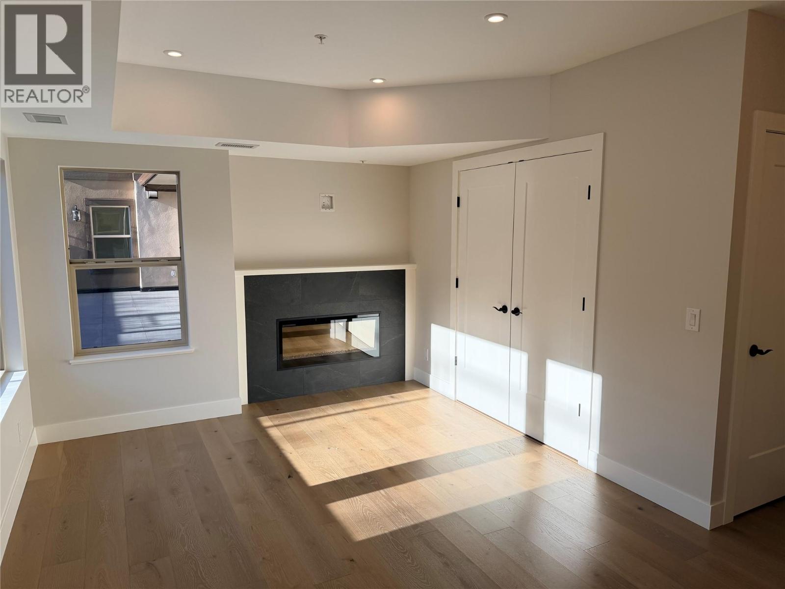 2171 Van Horne Drive Unit# 104