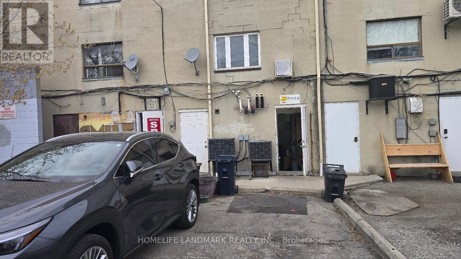 825 BLOOR STREET W