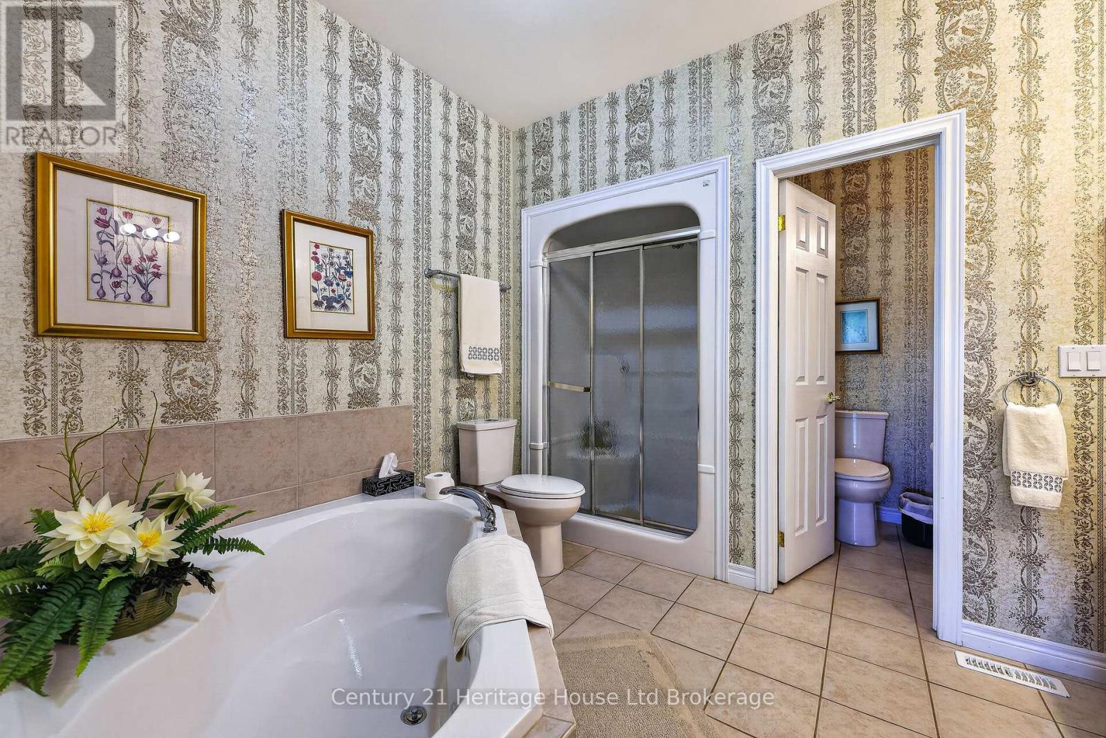 16 - 500 LAKEVIEW DRIVE