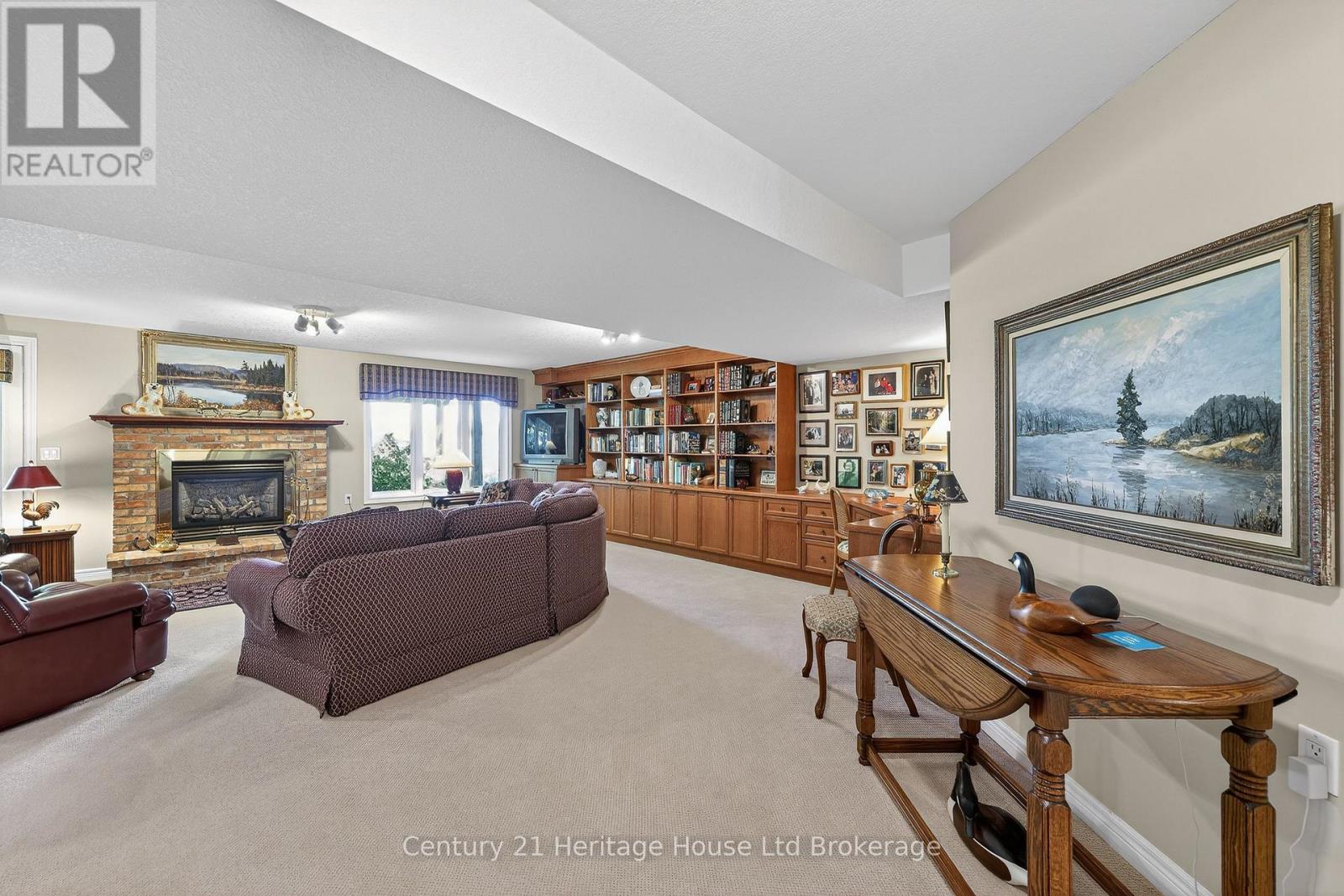 16 - 500 LAKEVIEW DRIVE