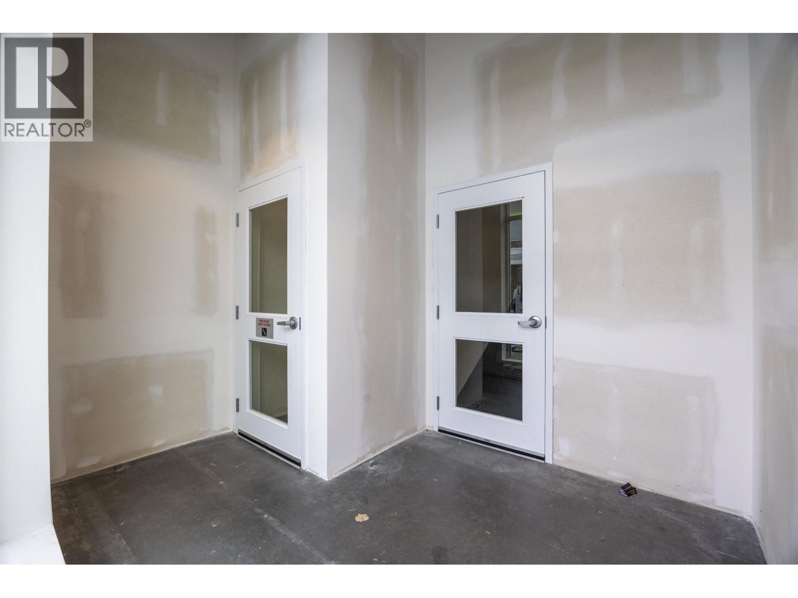 155 951 E KENT AVENUE