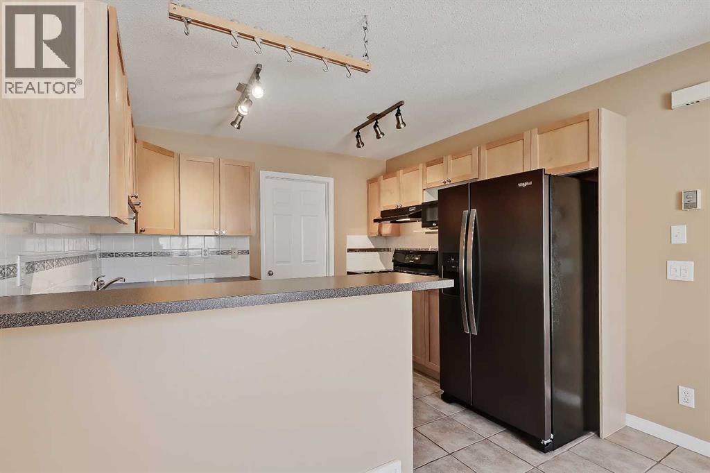 40 Simcoe Place SW