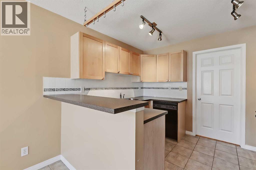 40 Simcoe Place SW