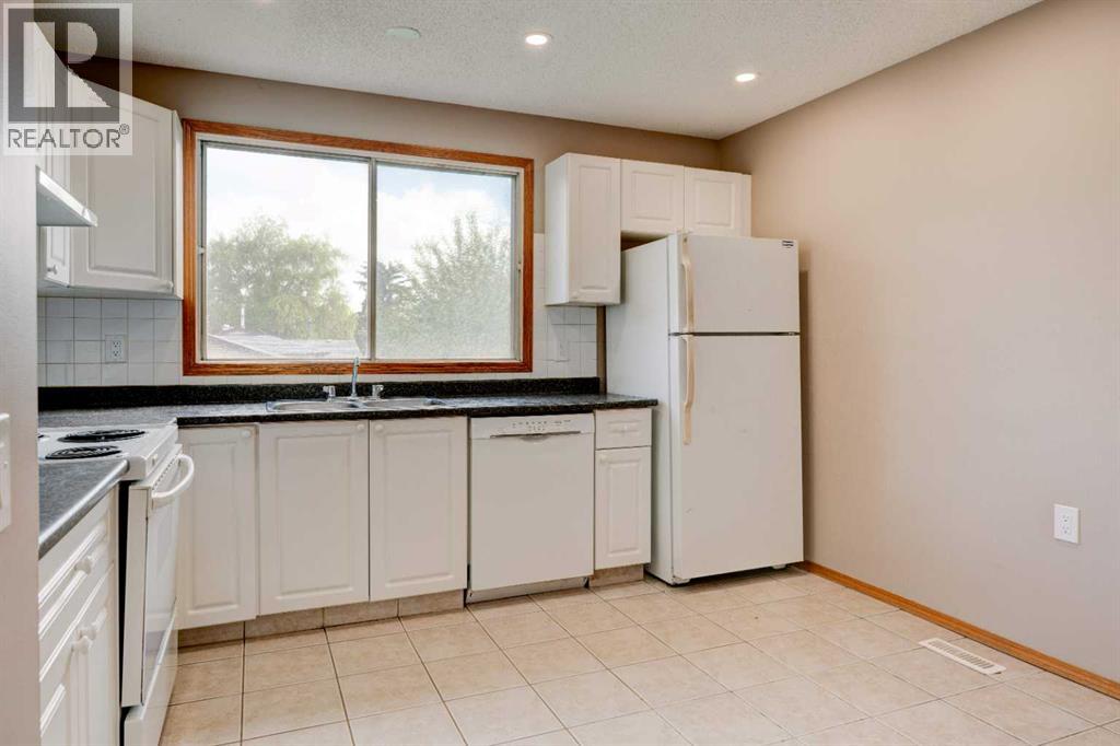 27 Dovely Way SE