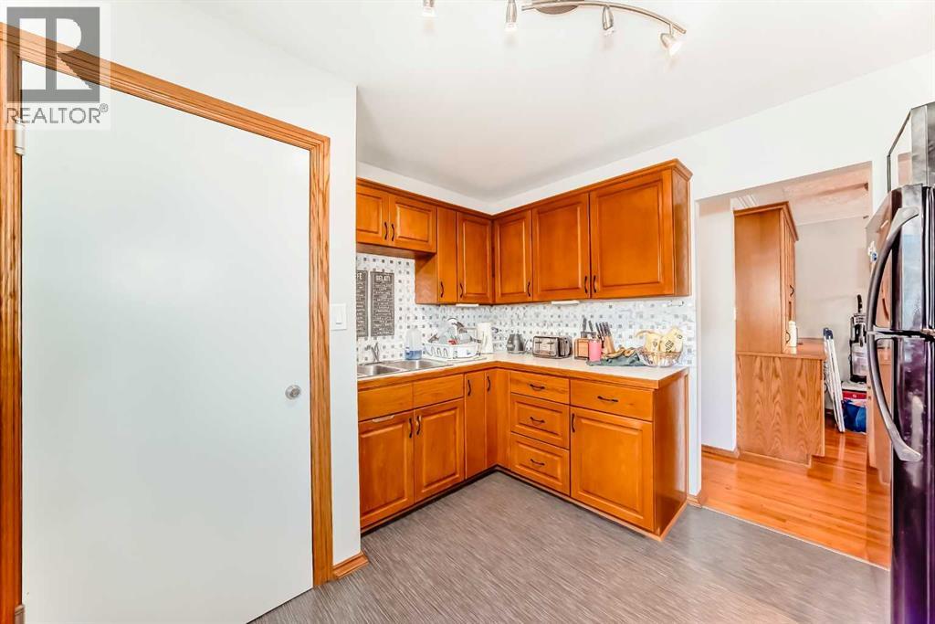 1415 Rosehill Drive NW