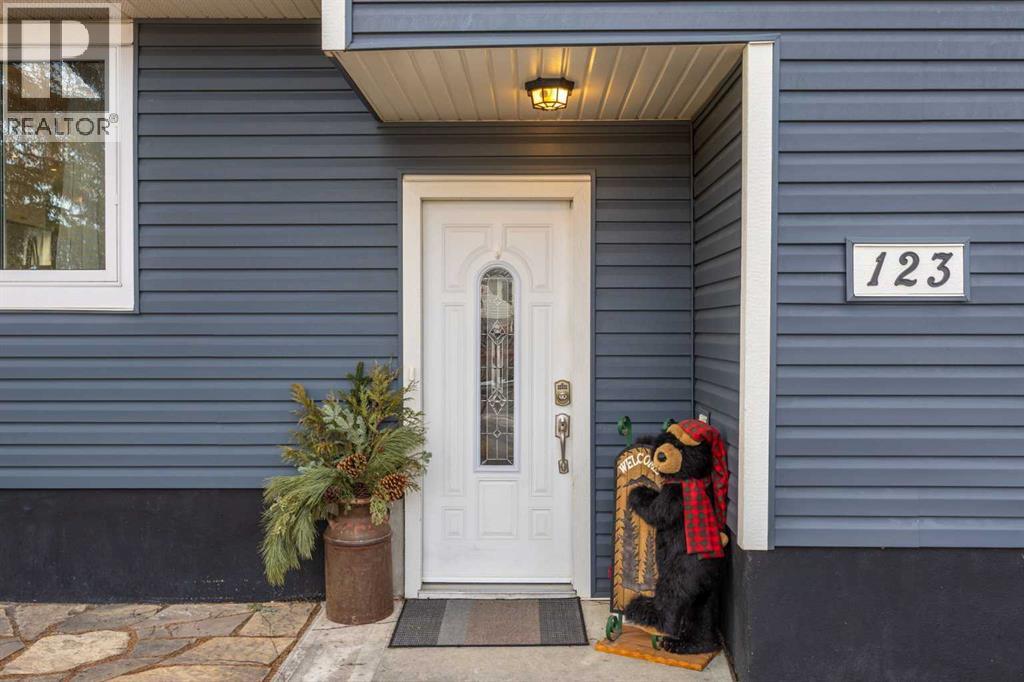 123 Sackville Drive SW