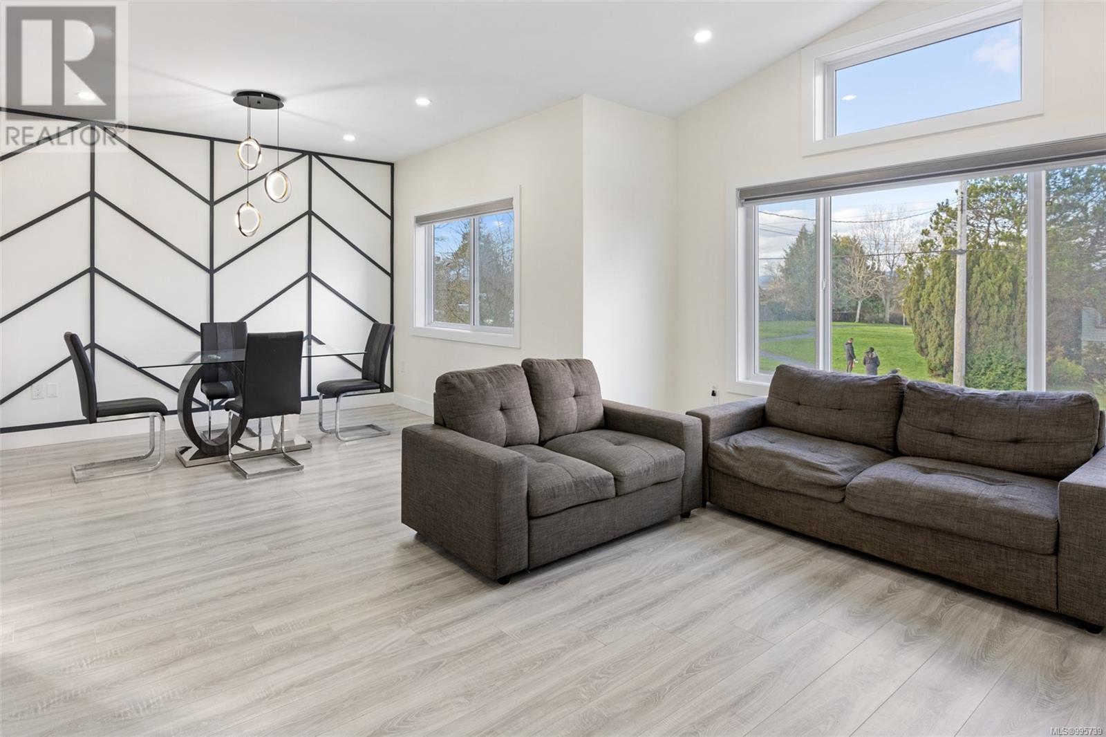 3174 Harriet Rd