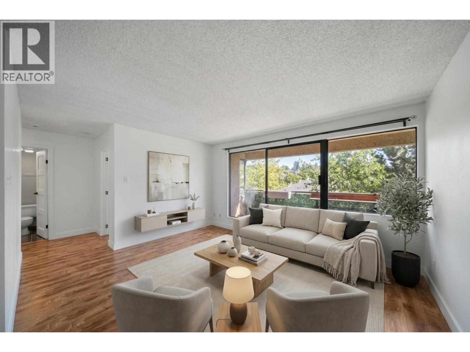 Photo 1 of 35 — 804 1026 QUEENS AVENUE Unit 804, New Westminster, BC V3M6B2