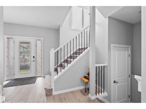 331 32 AV NW Edmonton AB T6T2T1