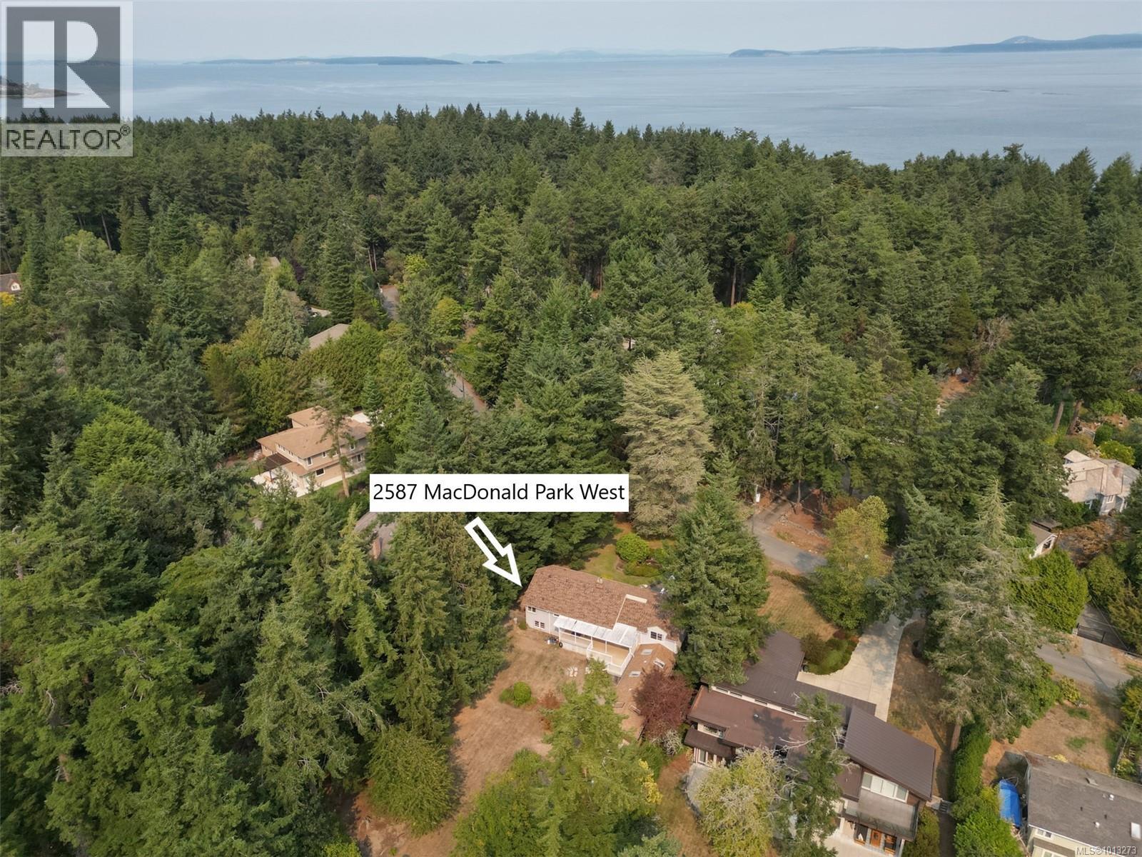 2587 MacDonald Dr W