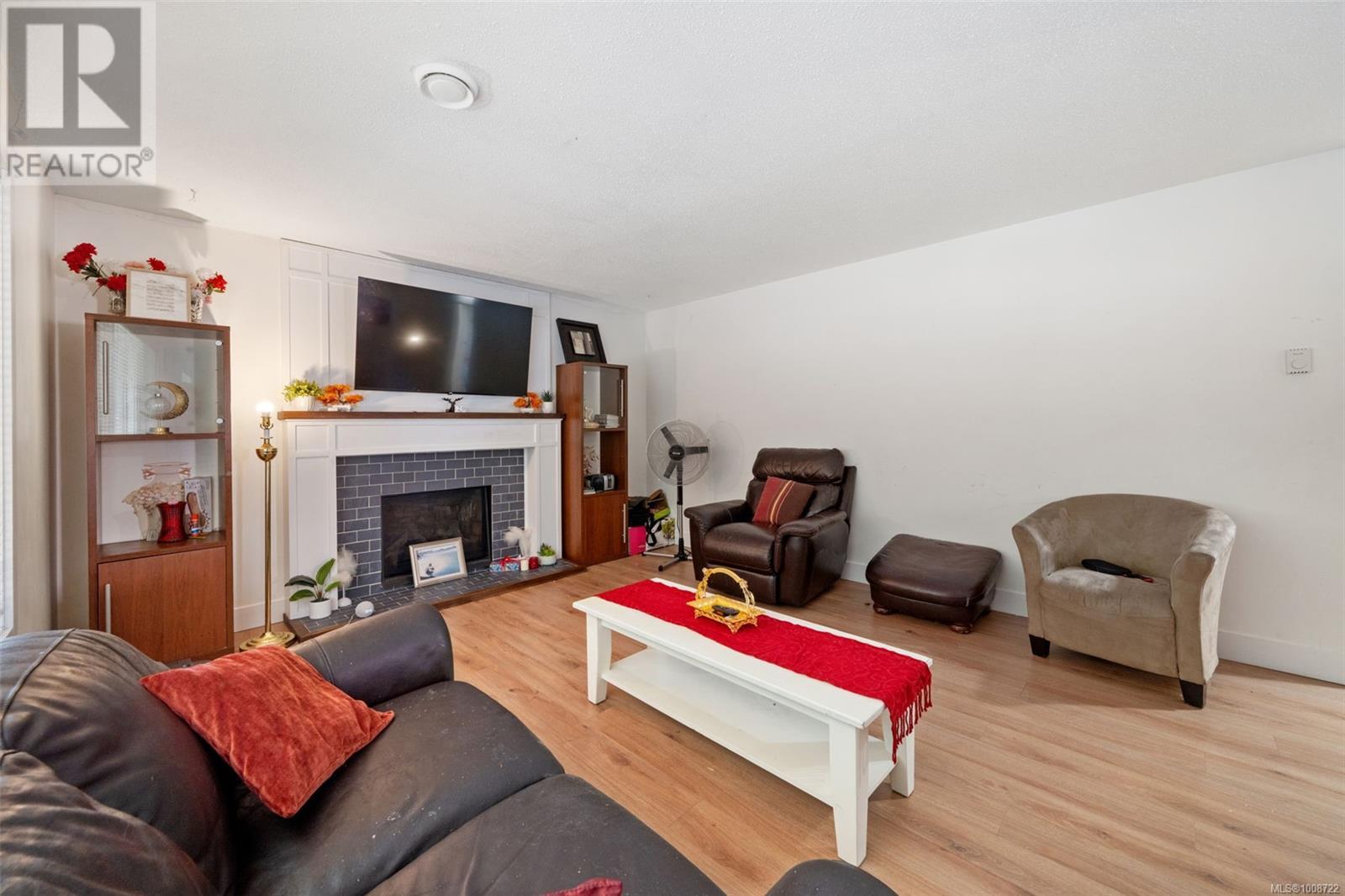 798 Cecil Blogg Dr