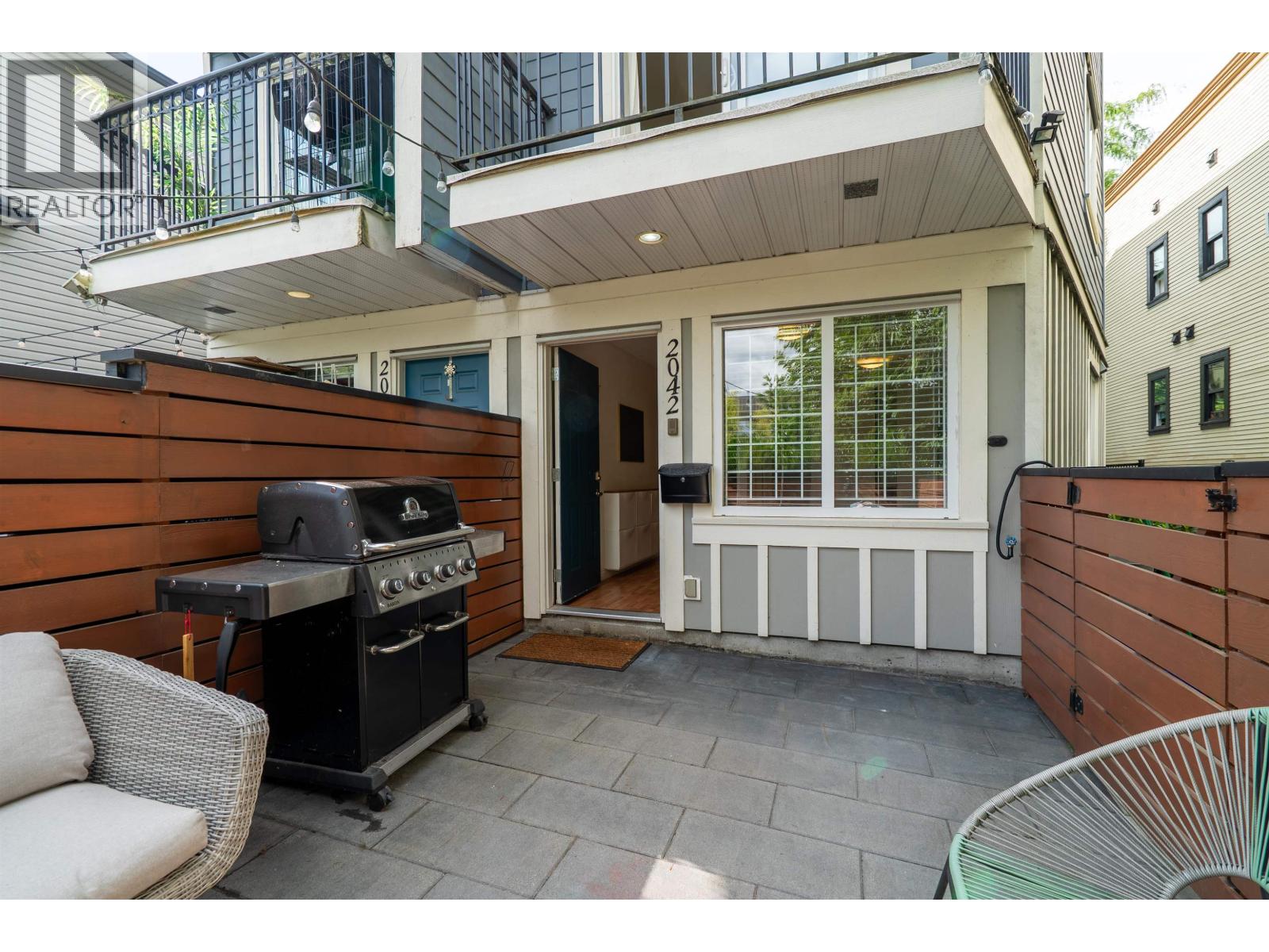 2042 TRIUMPH STREET