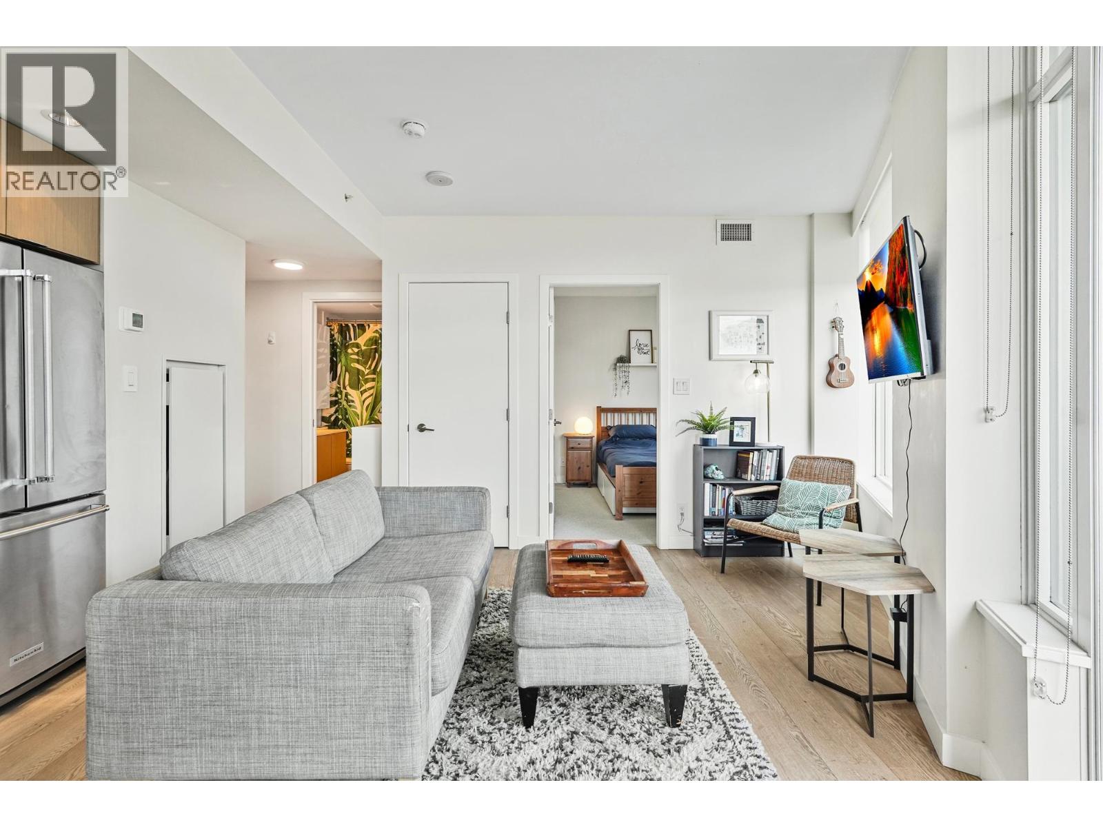 803 161 E 1ST AVENUE