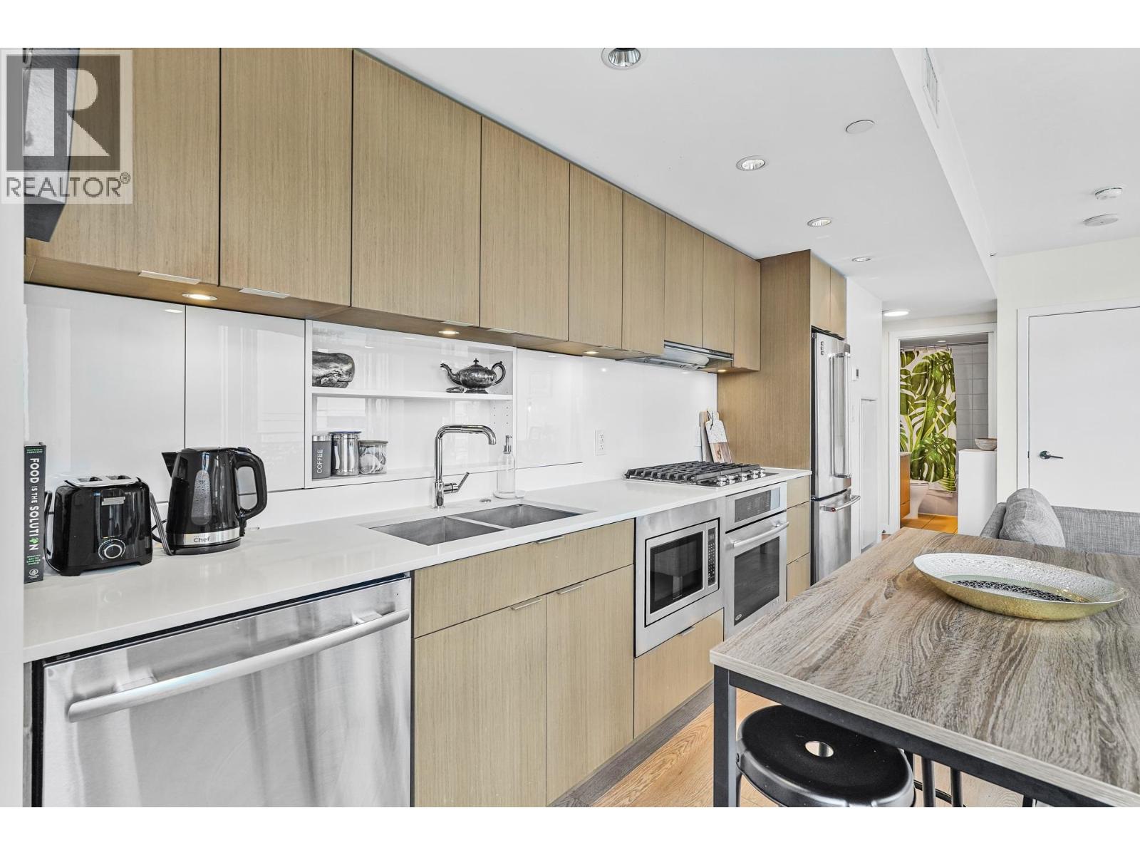 803 161 E 1ST AVENUE