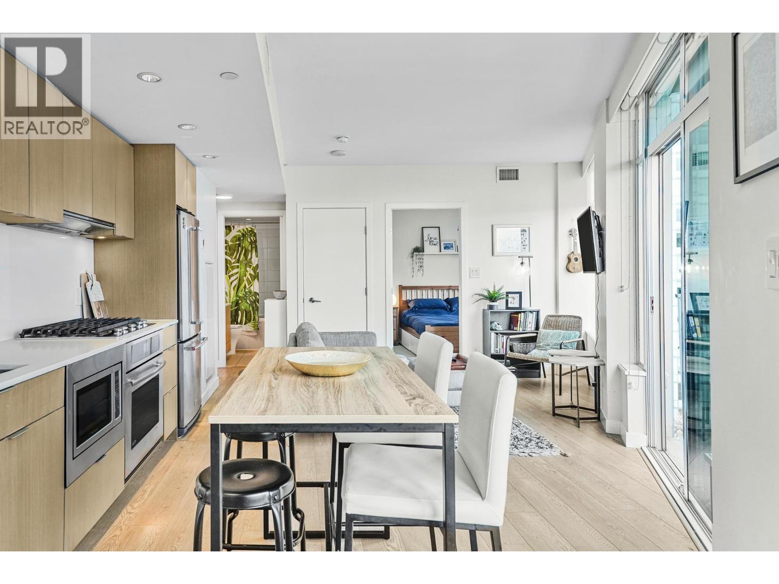 803 161 E 1ST AVENUE