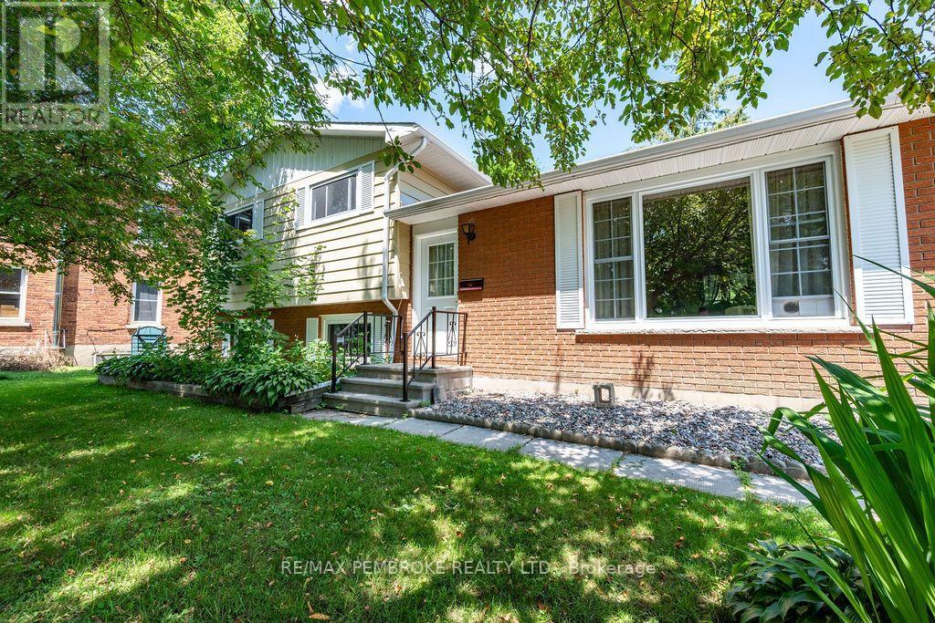 Photo 1 of 45 — 1656 BEACHBURG ROAD, Whitewater Region, ON K0J1C0