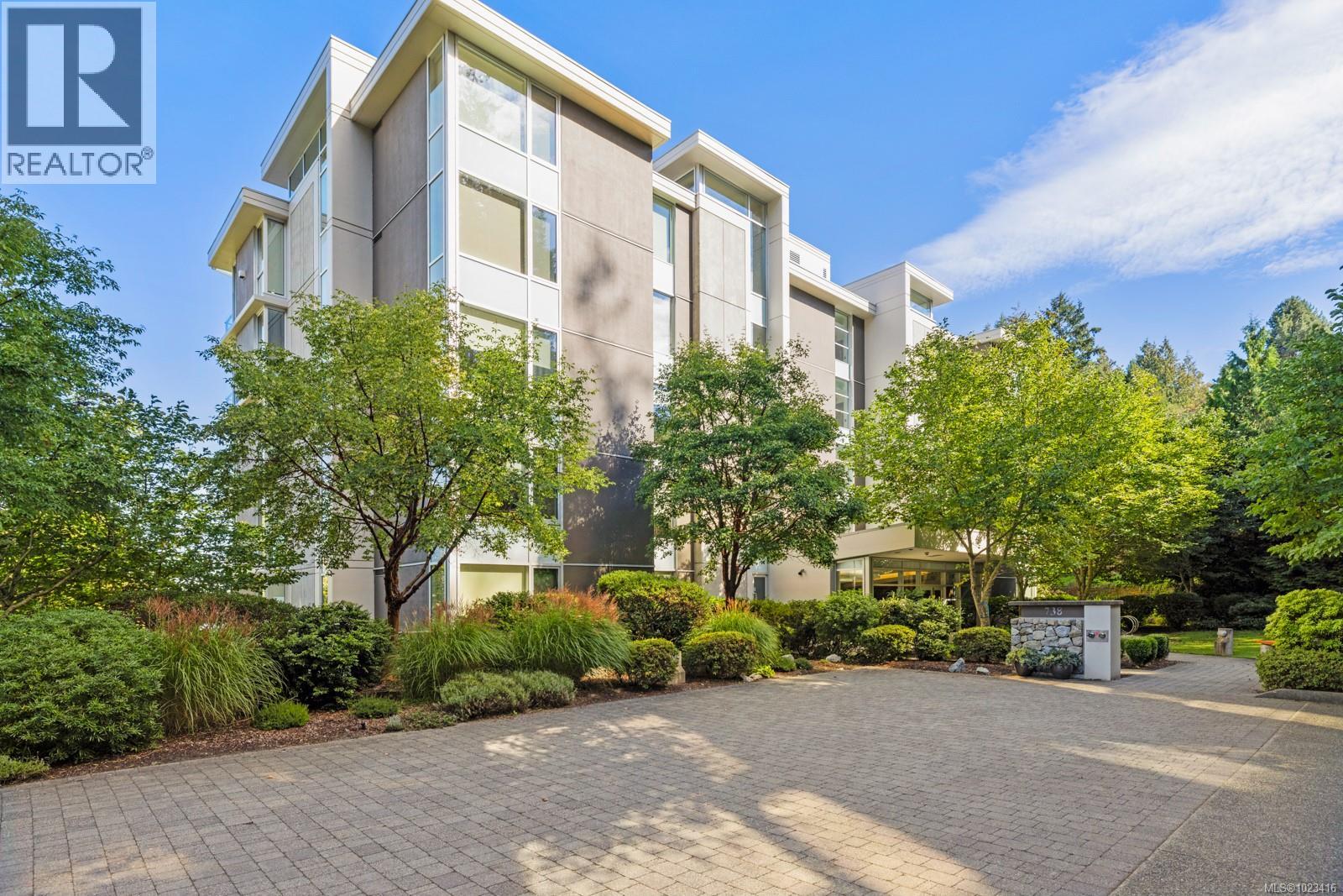 302 738 Sayward Hill Terr