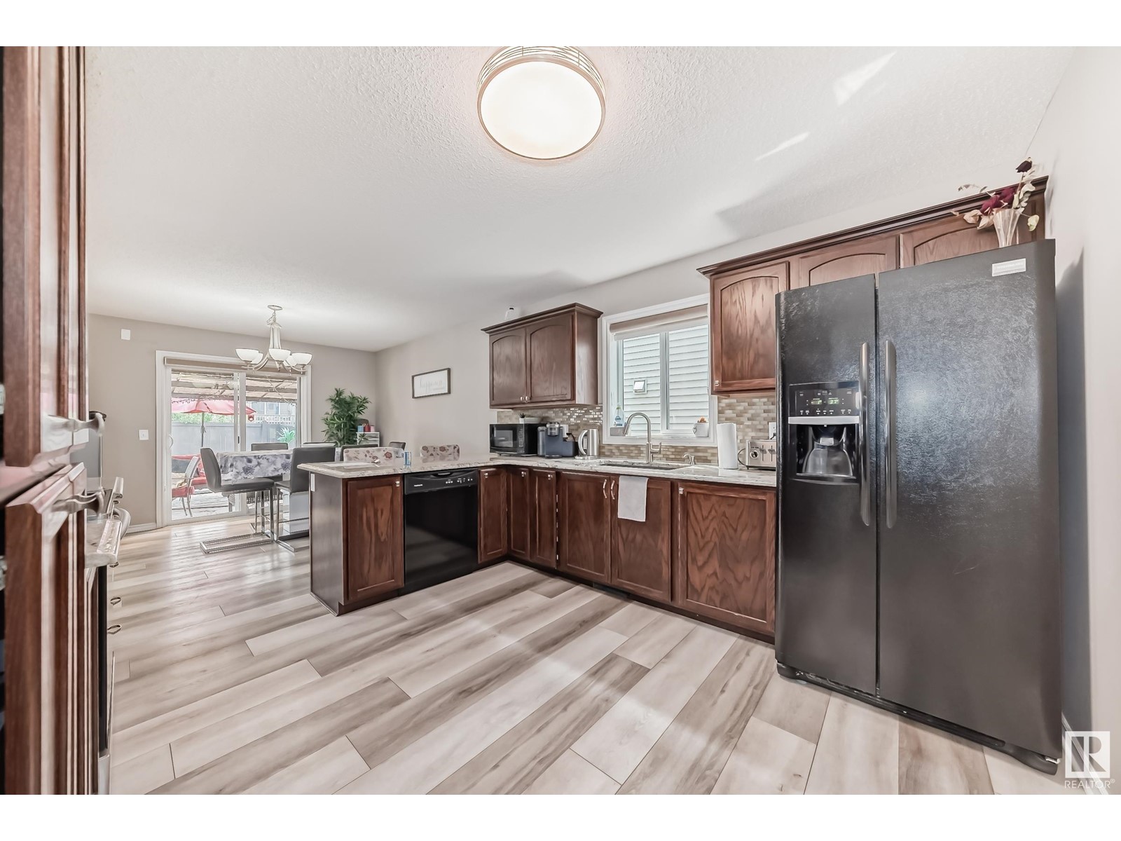 6143 12 AV SW