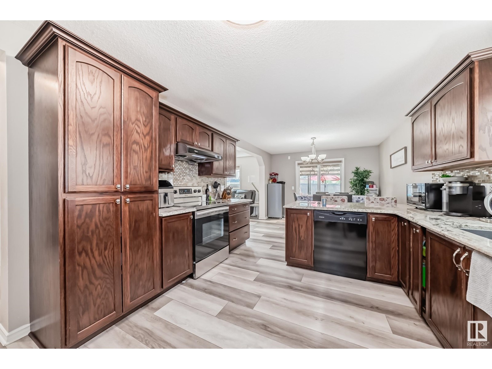 6143 12 AV SW