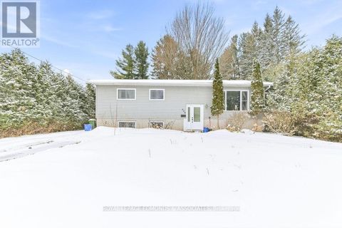 904 LEA STREET Pembroke ON K8A6H7