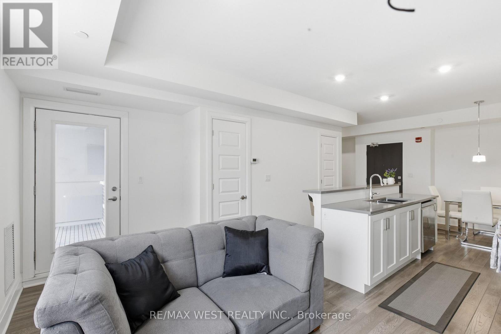 412 - 2 ADAM SELLERS STREET