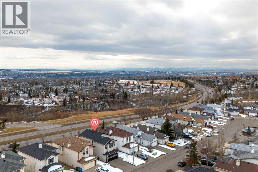 166 Tuscarora Close NW