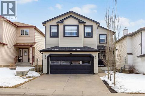 166 Tuscarora Close NW Calgary AB T3L2E3