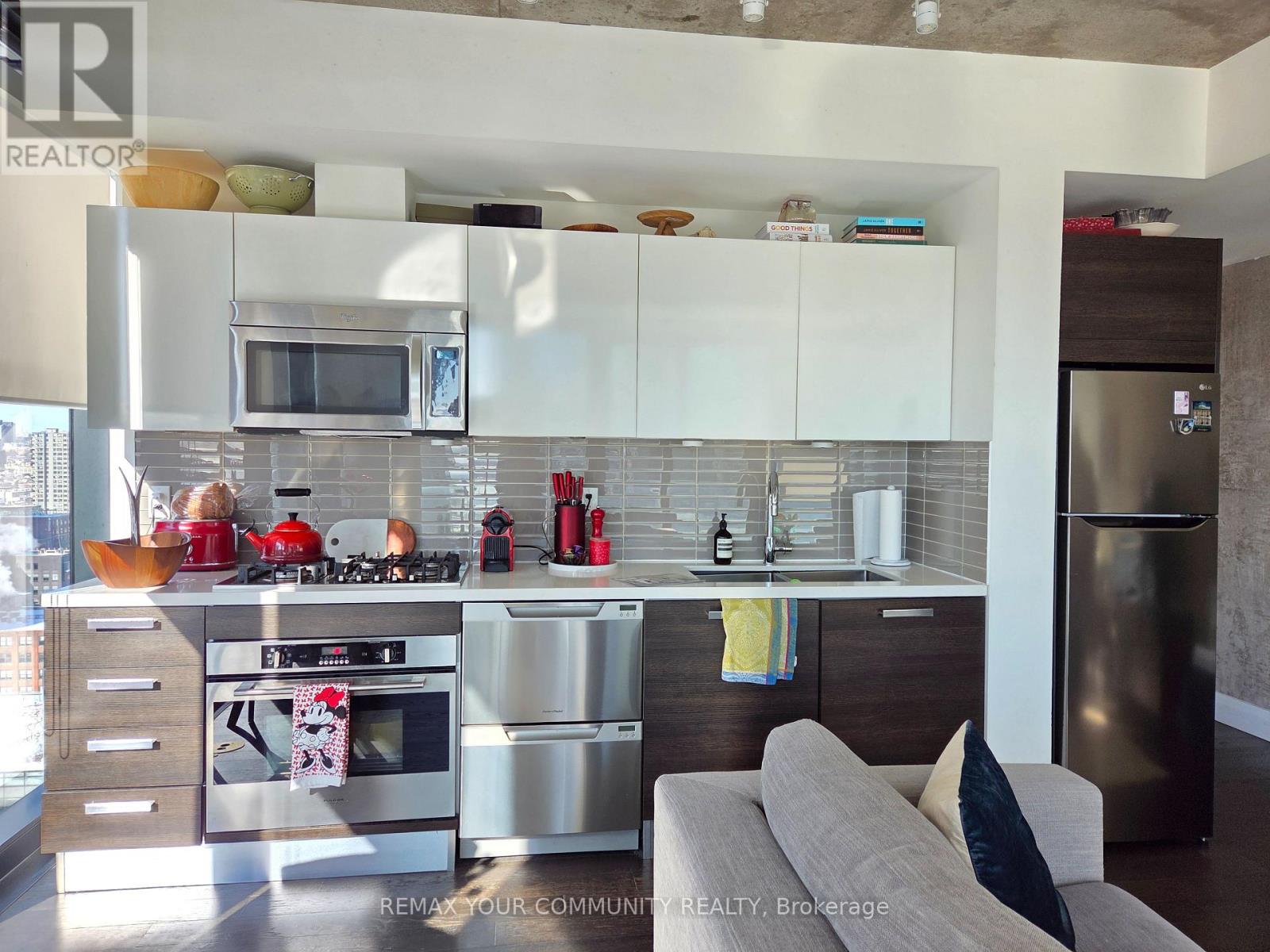 2107 - 224 KING STREET