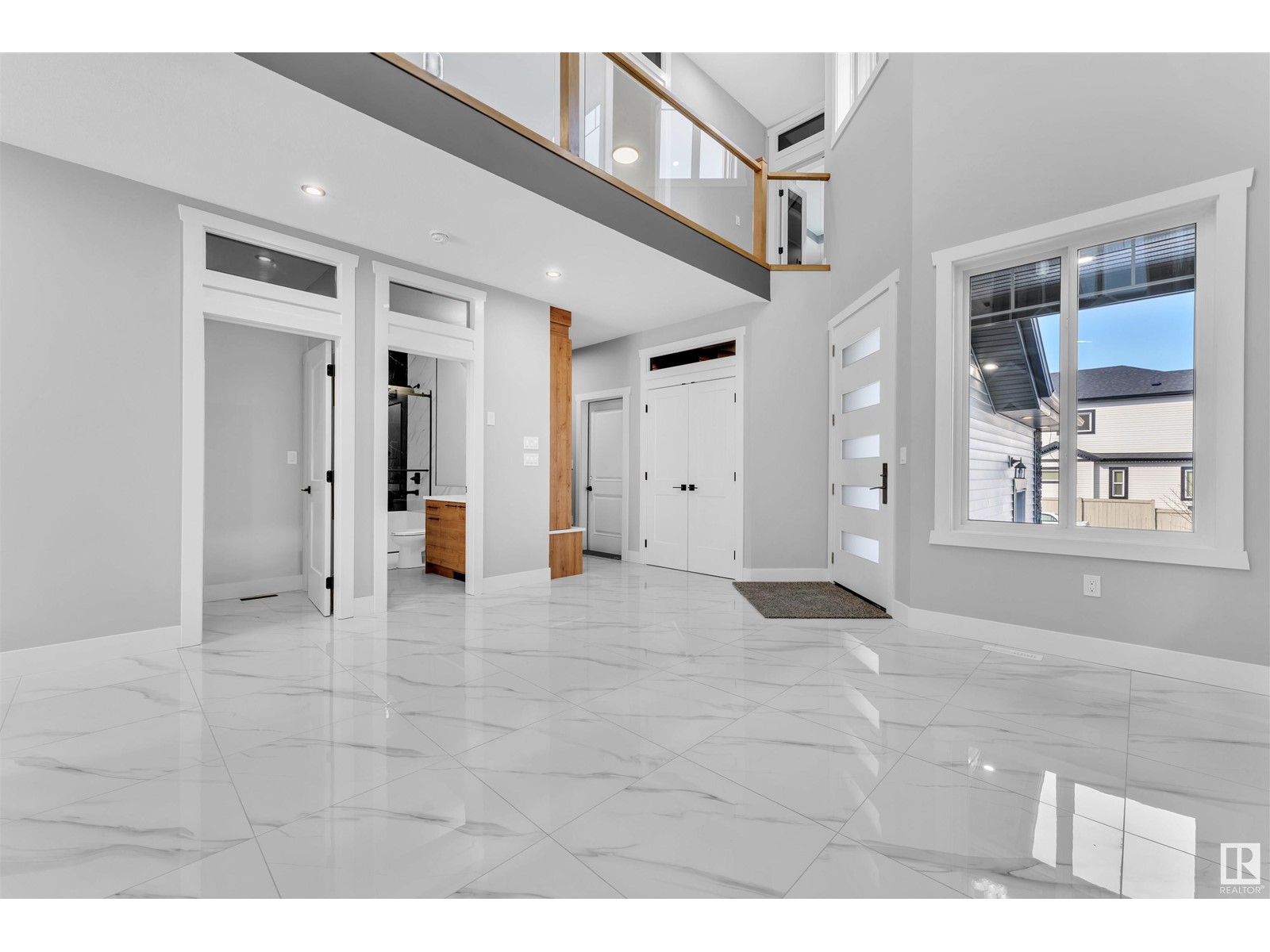 1815 17 AV NW