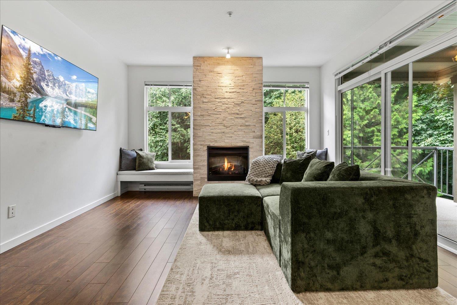 308 33328 E BOURQUIN CRESCENT