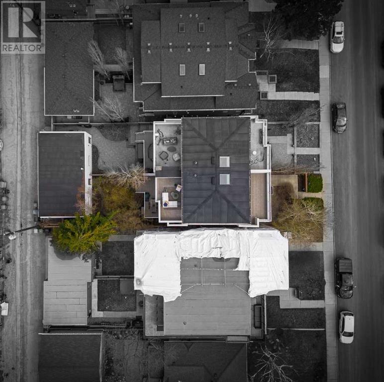 2128 27 Avenue SW