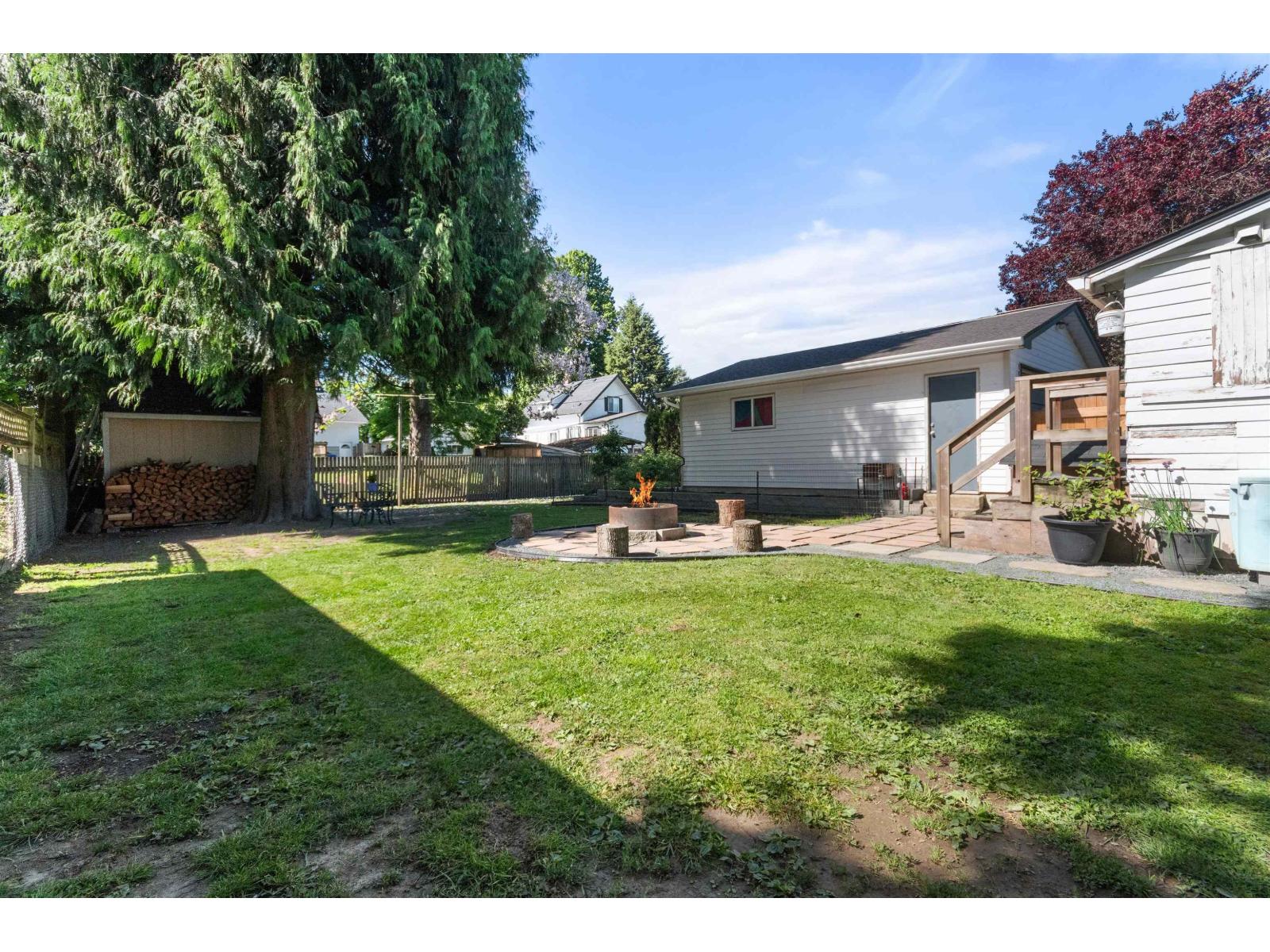 46054 KING AVENUE|Chilliwack Proper East